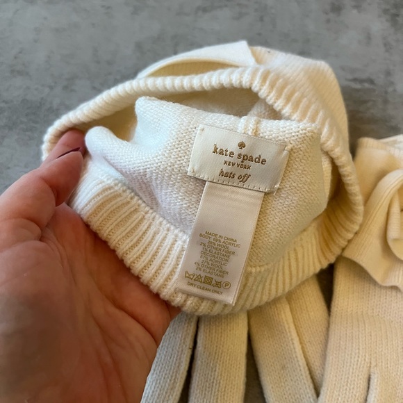 Kate Spade hat and matching glove set - Picture 2 of 2